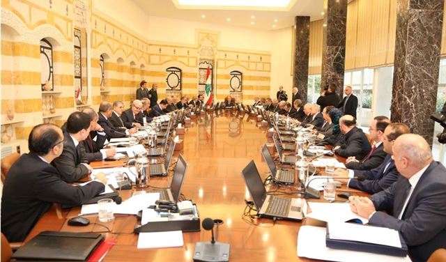 4 "قوانين ـ صيغ" متهاوية .. 3  "احتمالات ـ خيارات"