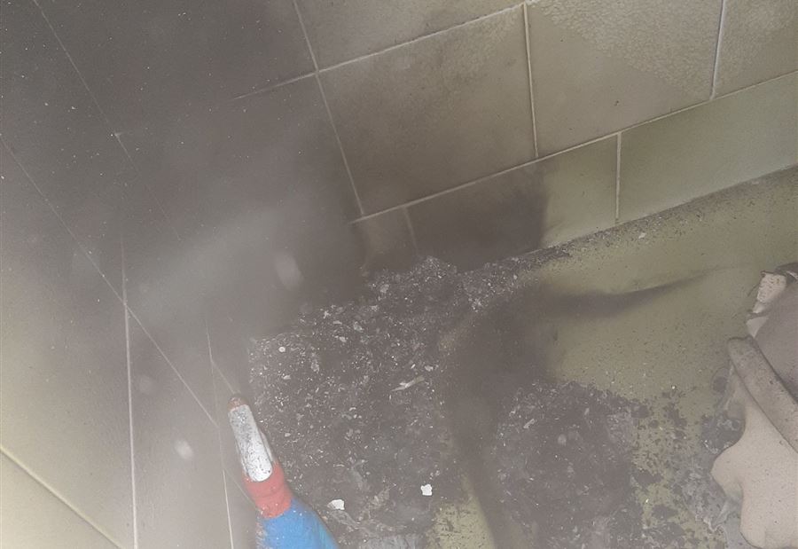 بالصور: حريق داخل شقة في الفيدار