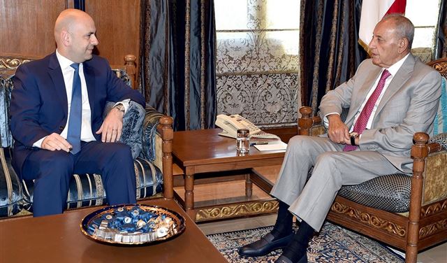 ماذا دار بين بري وحاصباني؟