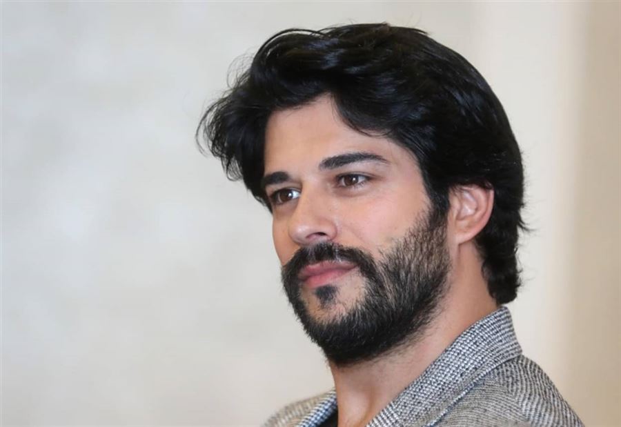 زعيم في محل ملابِس