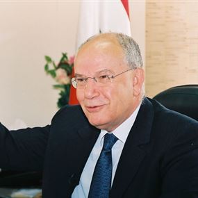 ماذا وراء زيارة مراد الى بيت الوسط؟