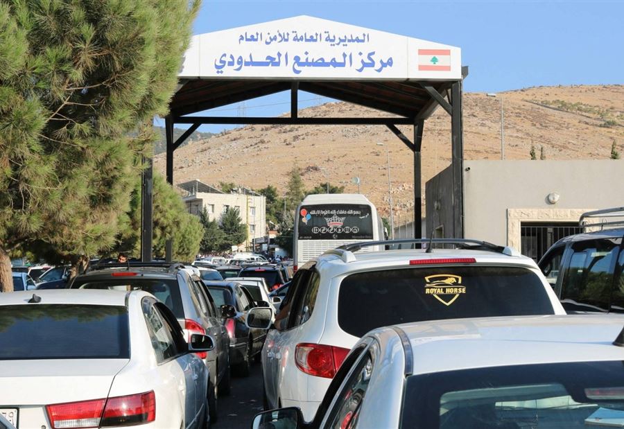 "بطول 3,5 كم"... ادرعي يزعم استهداف نفق عابر للحدود اللبنانية السورية