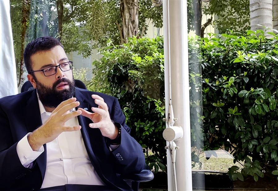 مقابلةٌ مع أحمد الحريري تَحمِلُ تصريحاتٍ ناريّة! (فيديو)