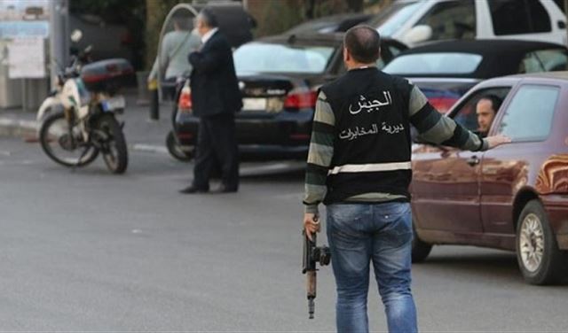 فلسطيني يسلم نفسه لمخابرات الجيش 