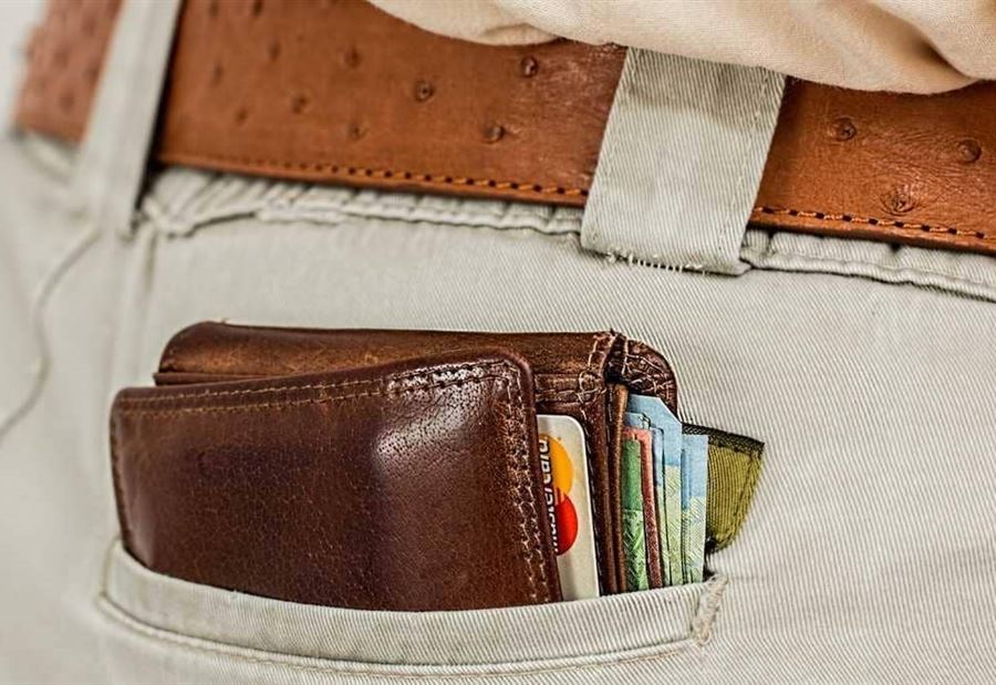 العلم يحذر: لا تضع محفظتك بالجيب الخلفي