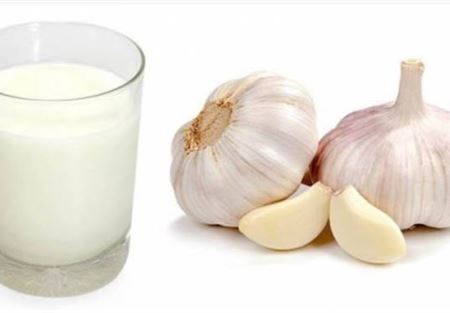 ماذا يفعل فص الثوم مع كوب من اللبن في جسمك؟