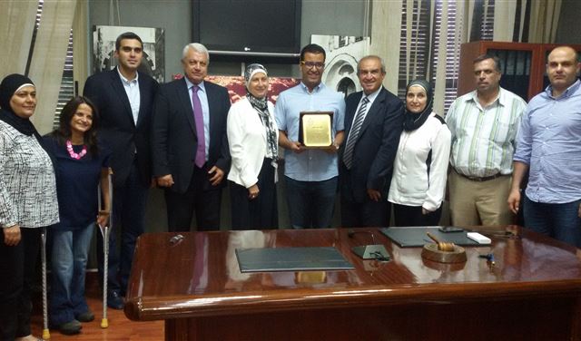 بلدية طرابلس كرمت الفائز الاول في شهادة البكالوريا 