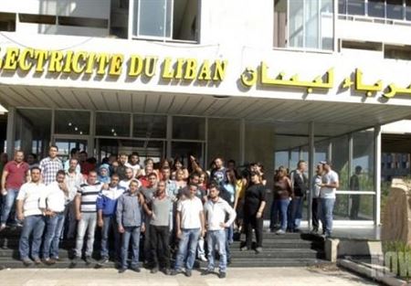 مياومو الكهرباء طالبوا بإنصافهم ملوحين بالتحرك