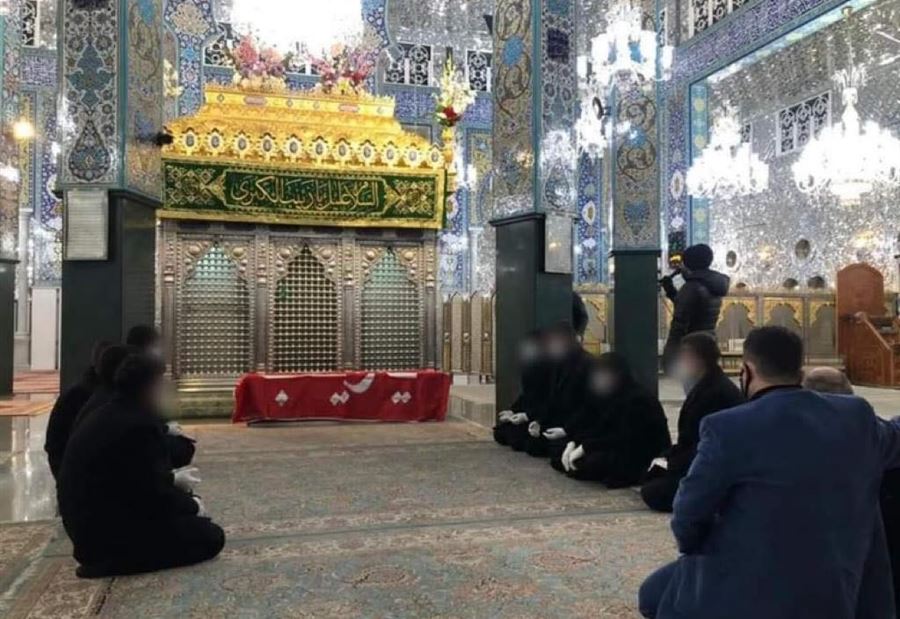 الوداع الأخير... جثمان النقاش في مقام السيدة زينب (صور) 