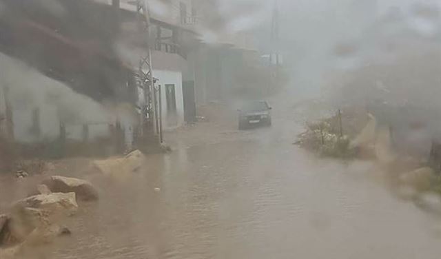 بالصورة.. أمطار غزيرة تغزو هذه المنطقة