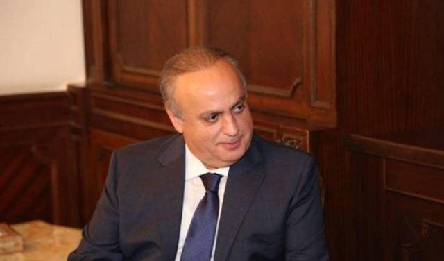 وهاب يكشف.. وزير بقبض رشوة بملايين 