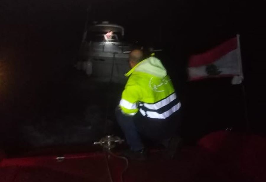 بالصور: سحب يخت على متنه 5 اشخاص الى "الجيه مارينا"