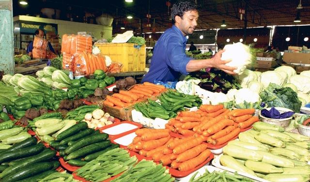 الامارات تُعلن وقف استيراد  الخضار والفواكه من لبنان