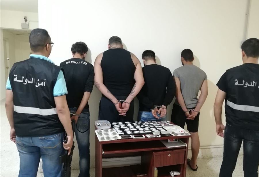 بالصورة: مروجو مخدرات في الدكوانة بقبضة أمن الدولة
