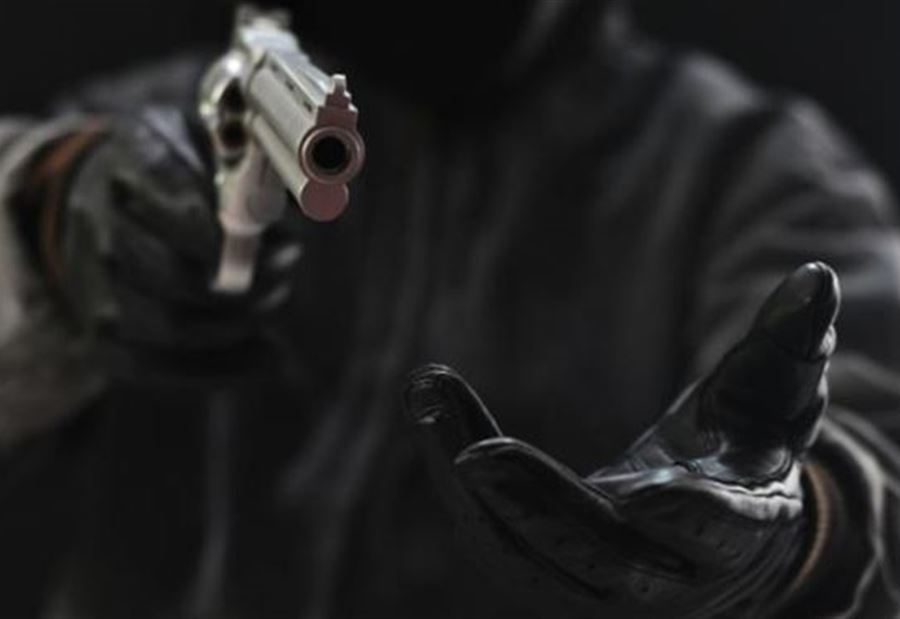 "طلق ناري في البطن"... سطو مسلح في الهرمل!