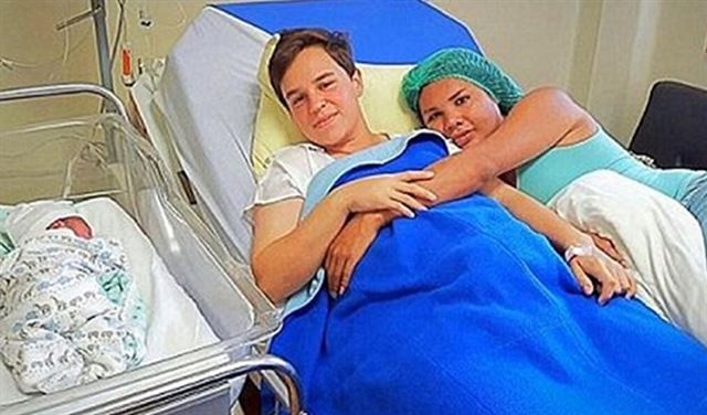 شاهد ولأول مرة.. رجل متحول جنسيا ينجب طفلا من امرأة 
