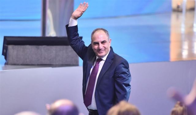 أسود: لست متمسكاً بأوعى خيك 