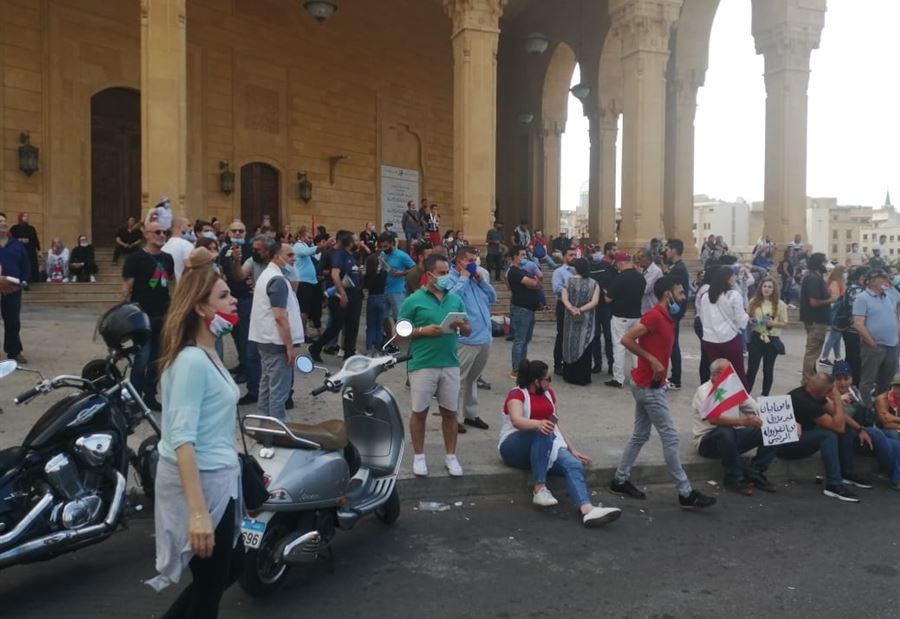 محتجون يتوافدون إلى ساحة الشهداء! 