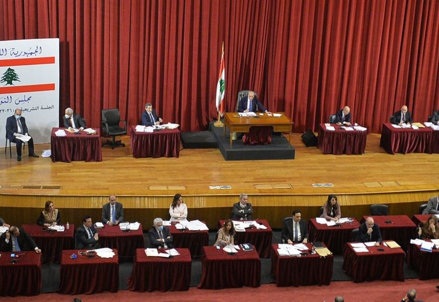 سجالٌ حادٌ بين الجميِّل وبرّي