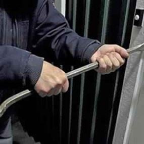 سرقة منزل في بسبينا وآخر في تحوم