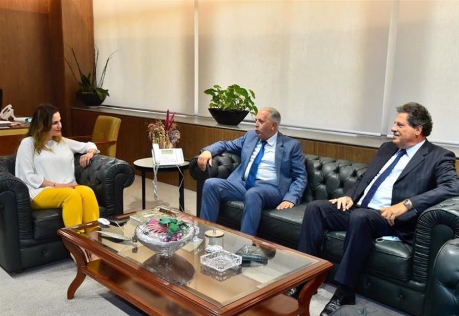 عبد الصمد بحثت في دور الإعلام وتحديث الإدارة  عبد الصمد بحثت في دور الإعلام وتحديث الإدارة