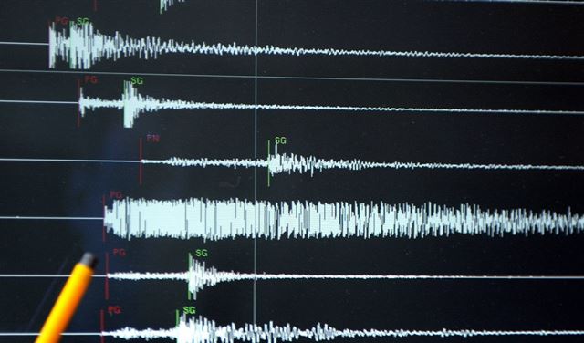 زلزال بقوة 6.1 درجة قبالة إندونيسيا