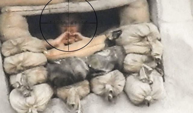 قناص "داعش" يستهدف قوات عراقية بمحيط الموصل