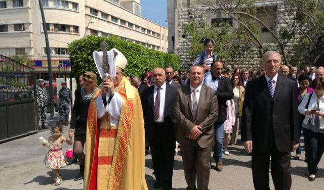 المطران حداد: عيوننا تدمع على ما يجري في عين الحلوة