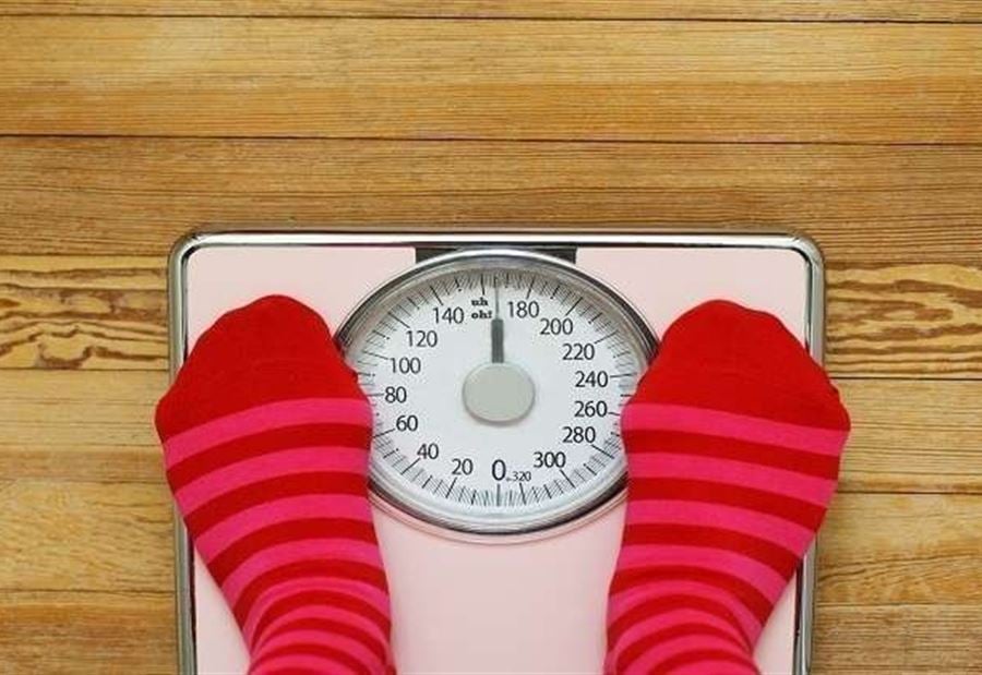 ما علاقة تزامن استخدام الأجهزة الرقمية بالسمنة؟
