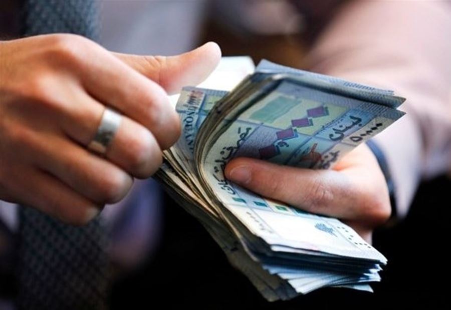 الدولار يلامس الـ 10 آلاف ليرة... وتخوفٌ من إنخفاض سعره