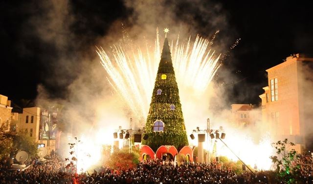 مدينة الحرف  "جبيل" اضاءت شجرة وزينة الميلاد