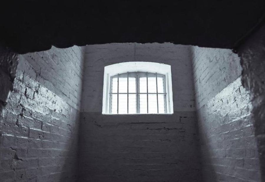 عائلة فلبينية تحبس إبنتها المريضة في "زنزانة" 5 سنوات