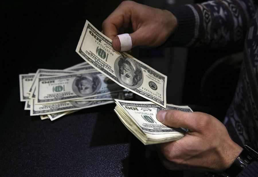 سعر الدولار لدى الصرافين اليوم الجمعة 