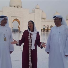 بالصور والفيديو: وزيرة إسرائيلية تزور مسجد الشيخ زايد