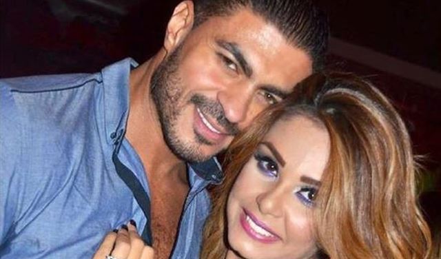 خالد سليم يعايد زوجته بكلمات رومانسية