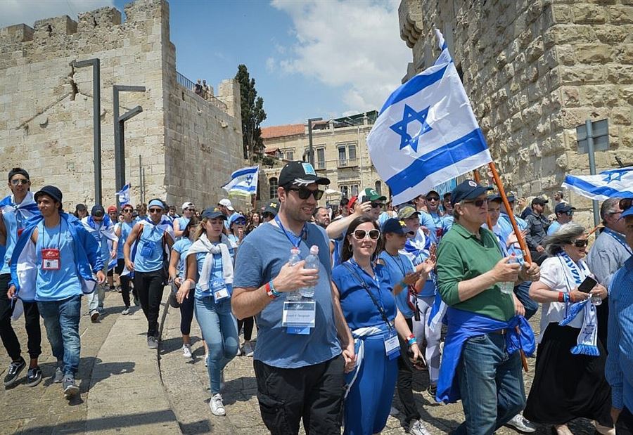"عشنا في فقاعة... ولولا بايدن ربما كنا في خطر وجودي"