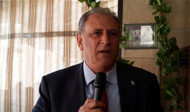 الجرّاح يناقض 