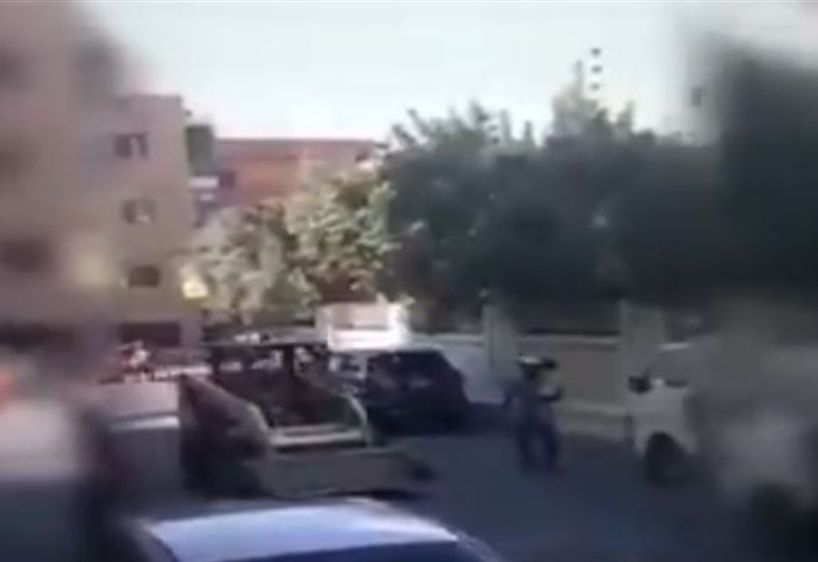 من "عجائب السير".. بالفيديو: طفل يقود الـ"BOBCAT"
