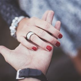علاقة غرامية جدّية والزعيم... مُربك!