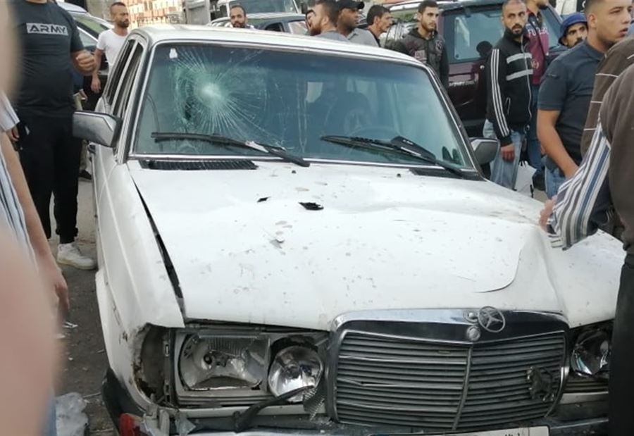 فقد السيطرة على سيارته في المحمرة... وإليكُم ما حصل!