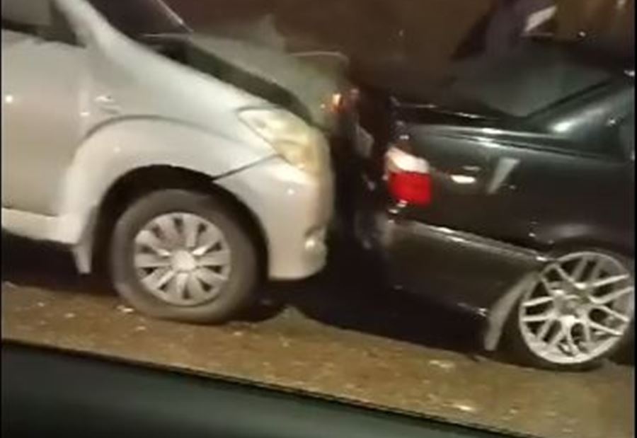 بالفيديو: حادث سير "كبير" داخل نفق المطار! بالفيديو: حادث سير "كبير" داخل نفق المطار!