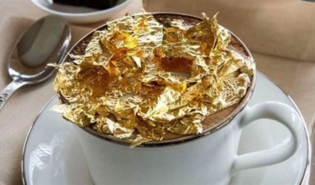 دولة عربية يقدّم فيها كابوتشينو مرصّع بالذهب!