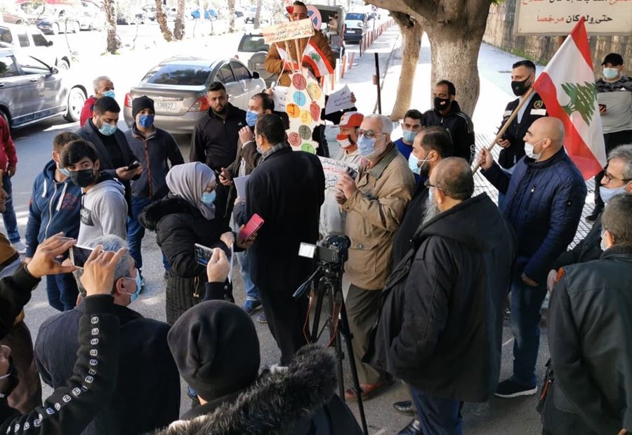 منعاً لتمديد "الإقفال"... إحتجاجاتٌ في هذه المناطق