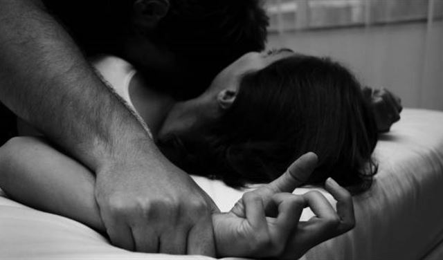 امرأة تتعرض للاغتصاب مرتين في يوم واحد