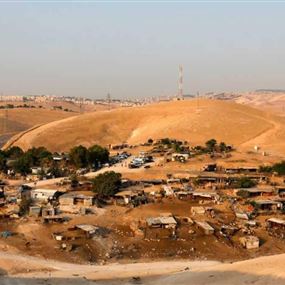 إسرائيل "تؤجل" هدم قرية الخان الأحمر إسرائيل "تؤجل" هدم قرية الخان الأحمر