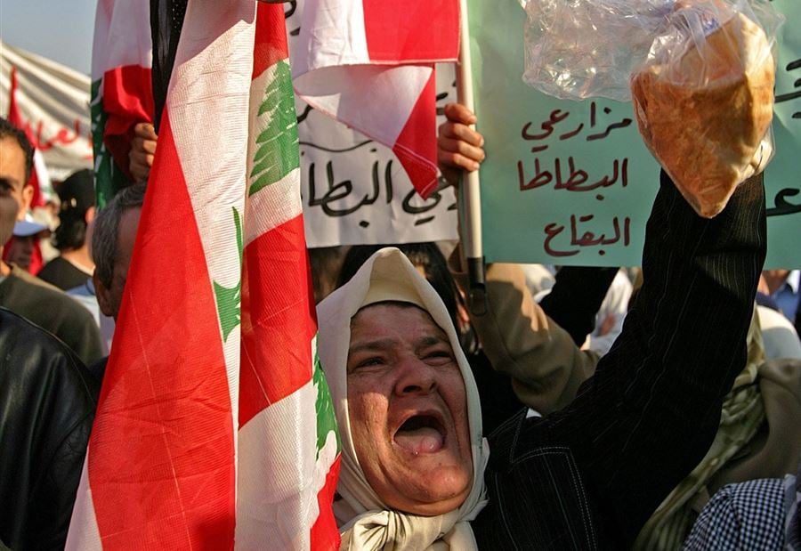 لبنان إلى الإنهيار... والبؤس يضرب ملايين اللبنانيين