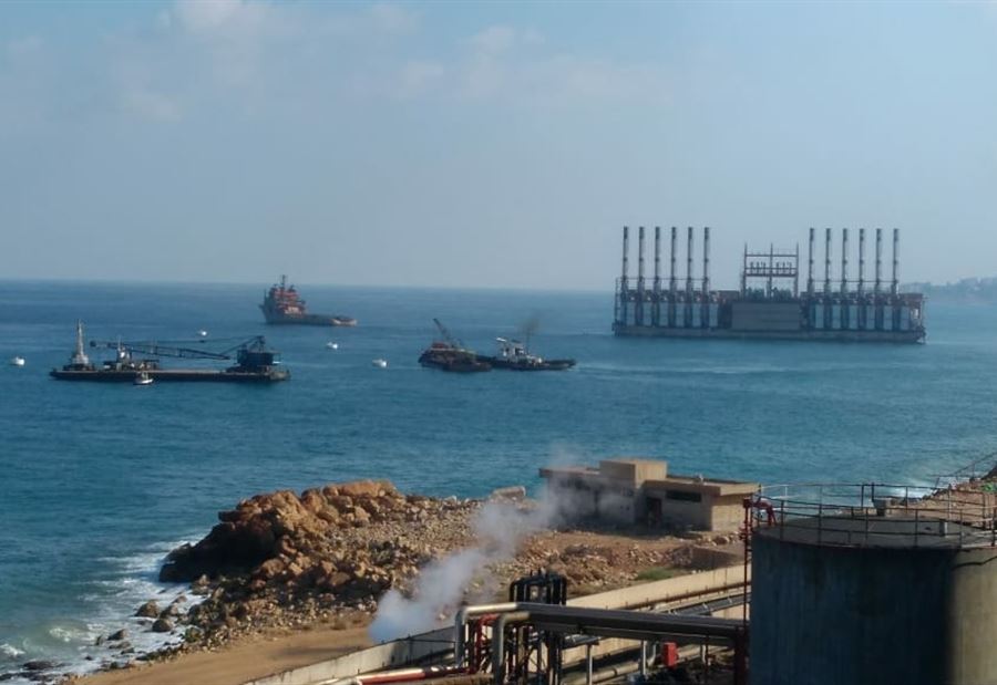 الباخرة التركية تغادر معمل الجية باتجاه معمل الذوق