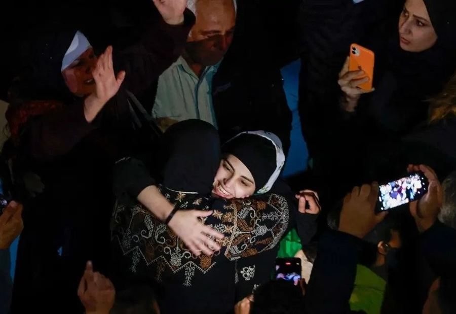 "أشبه بـ غوانتانامو"... أسيرات فلسطينيّات "يفضَحن" خبايا سجون إسرائيل!