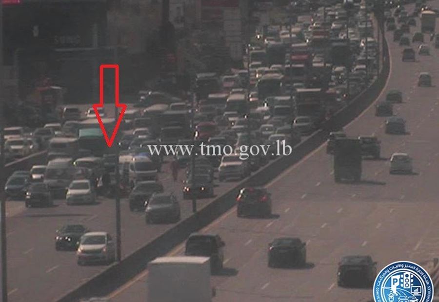بالصورة: جريح جراء تصادم على اوتوستراد الضبية بالصورة: جريح جراء تصادم على اوتوستراد الضبية