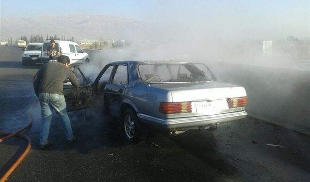 بالصور.. احتراق سيارة على الاوتوستراد العربي في المرج